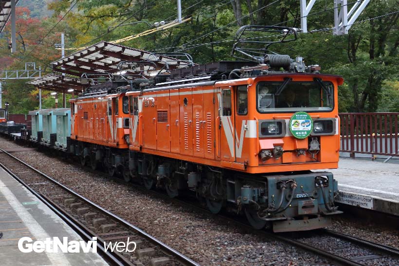 ↑貨物列車を引くEDV型機関車。黒部峡谷鉄道初のインバータ制御方式を採用した