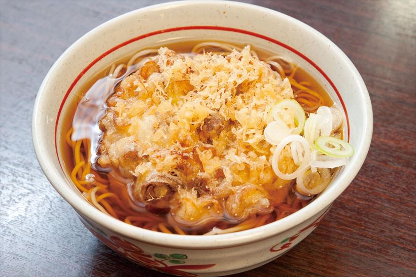 ↑ 肉天そば/温(750円)。サイコロ状に切られた豚肉のうまみは、満足度が高い
