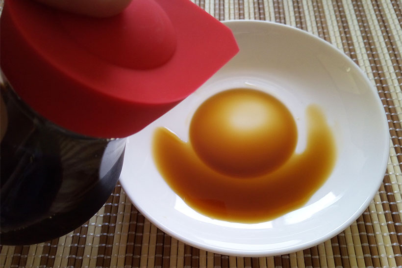 液だれせず、塩分減! 100均の「プッシュ式しょうゆ差し」は本当に買いだった