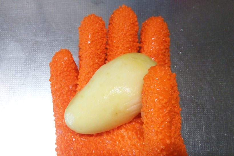 ↑キレイにむけたジャガイモ。テカテカして美味しそう!