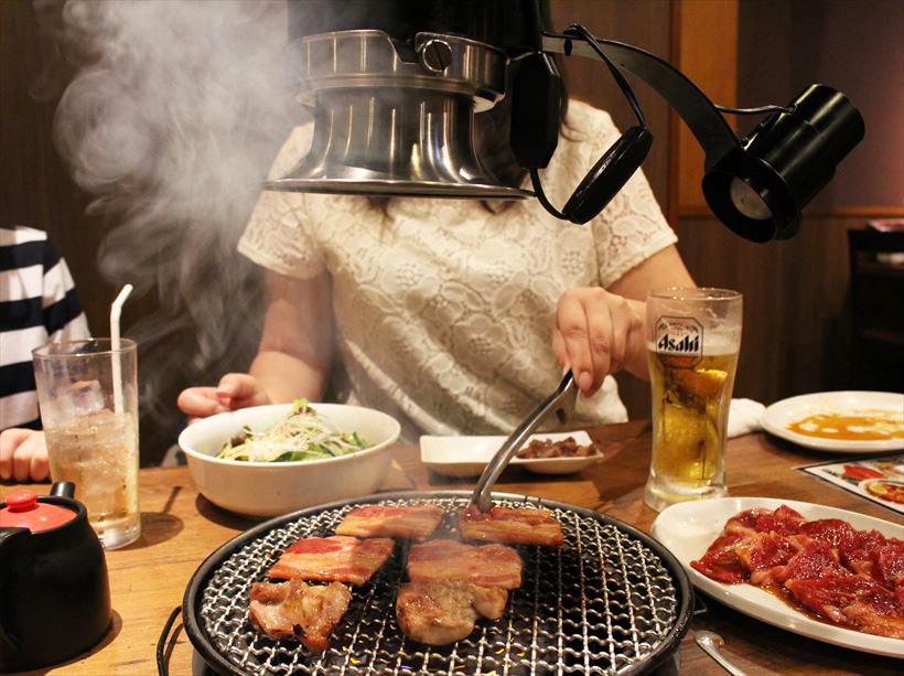 ↑仕事帰りなどに「焼き肉行こう!」なんて、よくある話。洋服にニオイがつくからやめておく、なんて選択肢はありません(笑)