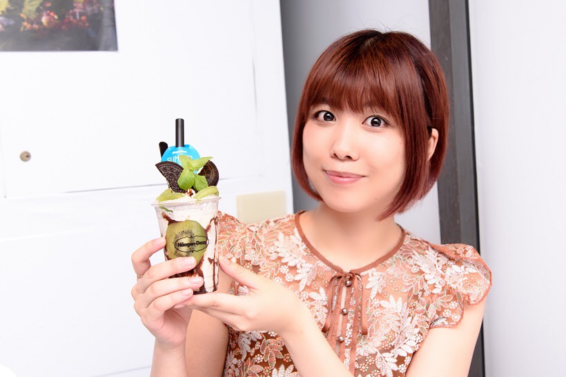 ↑ハーゲンダッツ クッキーアイランドシェイク　700円（税込）。テイクアウトも可能。