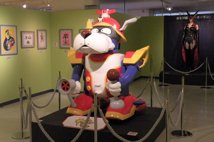 ↑ヤッターワンの立像や実写映画で使用したドロンジョのコスチュームも展示