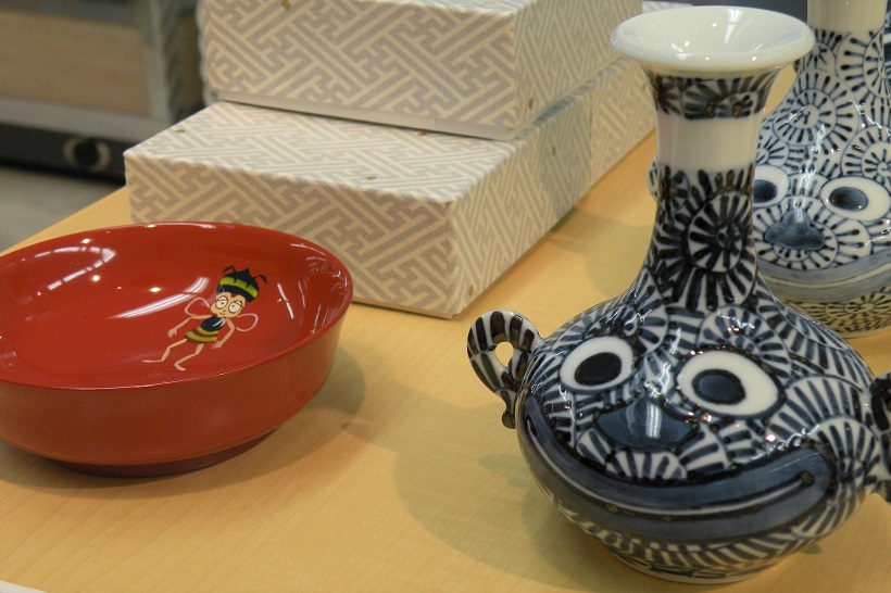 ↑伊万里・有田焼の「ハクション大魔王の壺」や会津塗の手塩皿