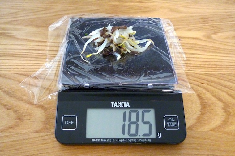 ↑きくらげともやしを和えたものが食感のアクセントに
