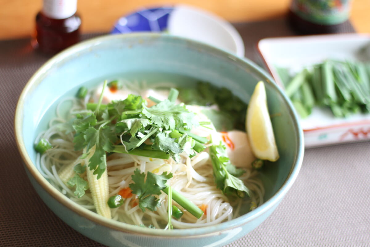 【カルディのベストバイ】1位はあの激辛ヌードル! 猛暑を吹き飛ばす「辛ウマアジア麺」ランキング