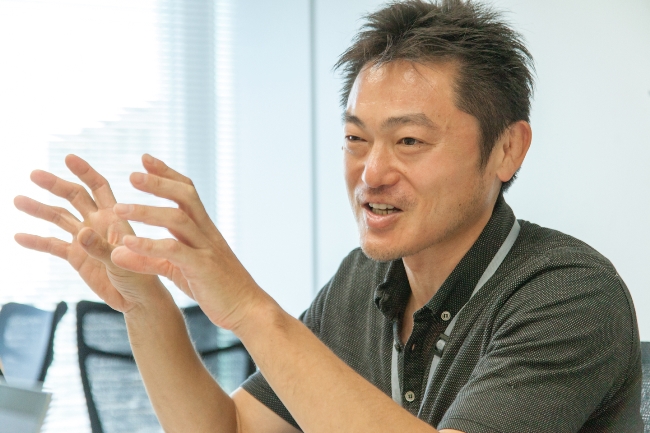 「『学研キッズネット』で「夏休み! 自由研究プロジェクト」をはじめて今年で18年目ですが、好きなことをやってみようよ! ということをずっと言い続けています。そして自由研究を通して、子どもの“好き”を見つけたり、家族の思い出を作ってもらえたらいいなと思います」と話す『学研キッズネット』の編集長・梅崎洋さん
