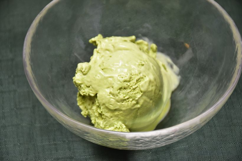 ↑抹茶を混ぜて抹茶アイスを作れる