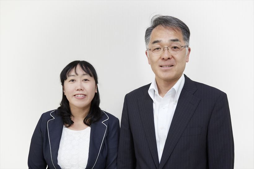 ↑パナソニックと共同研究を行う福崎智司教授(写真右)の講演、河合塾中部企画管理部の坂本綾子さん(左)による導入例紹介も