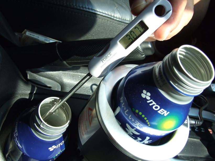 常温ドリンクとの差、なんと17℃!? 約3000円の「車載用温冷ドリンクホルダー」 に「一車に一台」の未来を見た