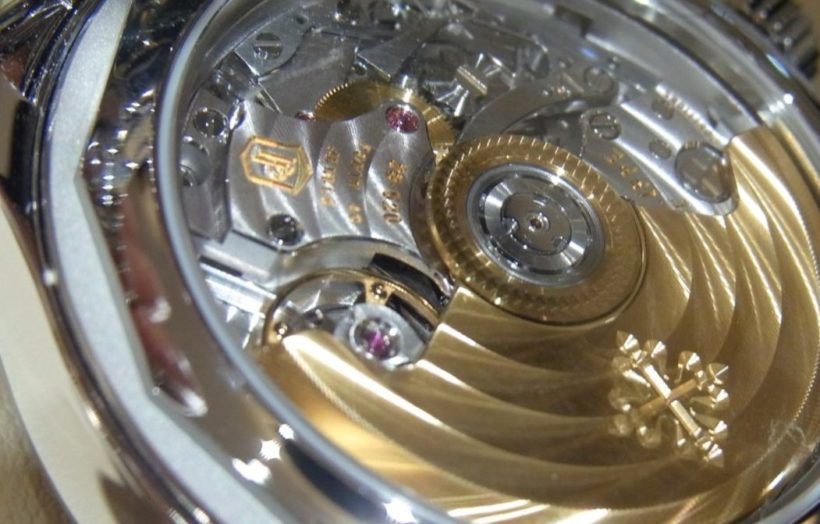 【腕時計の素朴な疑問】30万以下と100万オーバーのクロノグラフ、ムーブメントはどう違う？