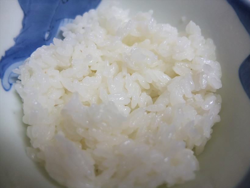 ↑見た目ではごはんのつや感とハリがやや失われた印象。ただ、実際に食べてみると炊き立ての食感がまだまだしっかり感じられました