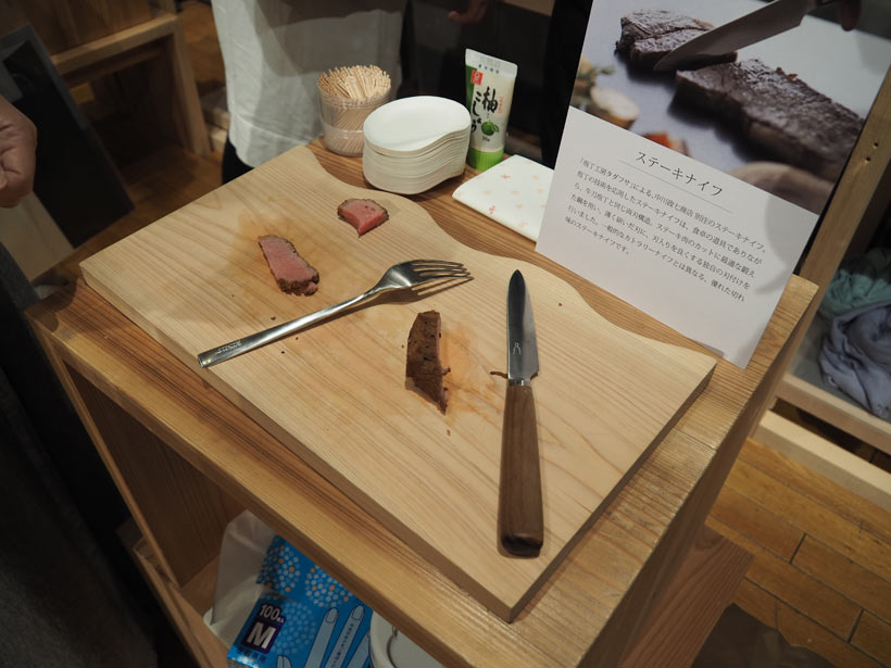↑切れ味抜群なタダフサのステーキナイフを持てば、自宅でステーキが焼きたくなる