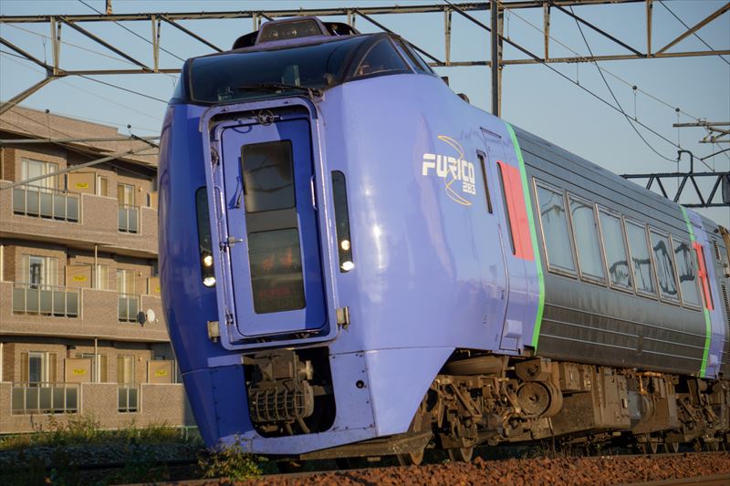 ↑1/500秒の高速シャッターによって、動く電車をシャープに写し止めることができた