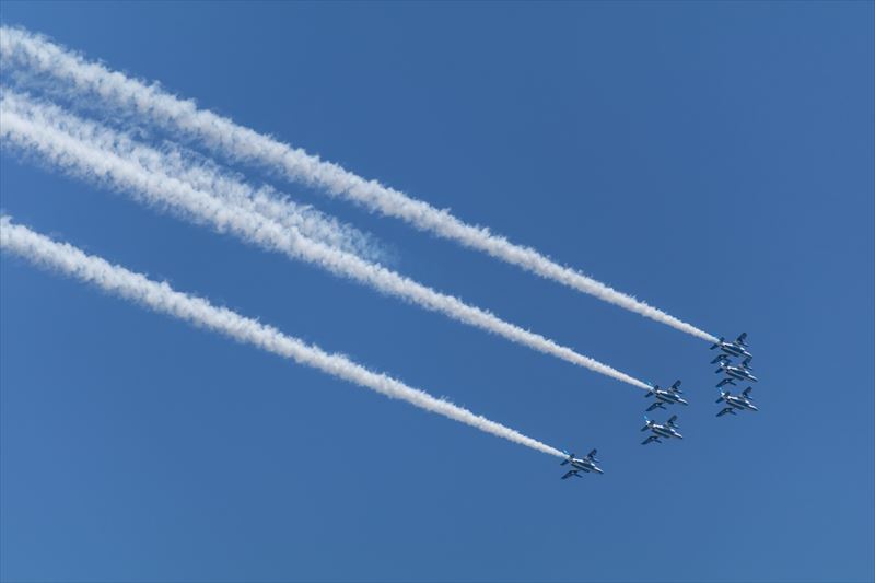 ↑この飛行機のように画面内で小さな被写体だと、1点AFで捉えるのは難しい。複数の測距点をグループ化した「ゾーンAF」でなら、捕捉性は格段にアップする。動きが読みづらい被写体を狙うときにも使いやすい
