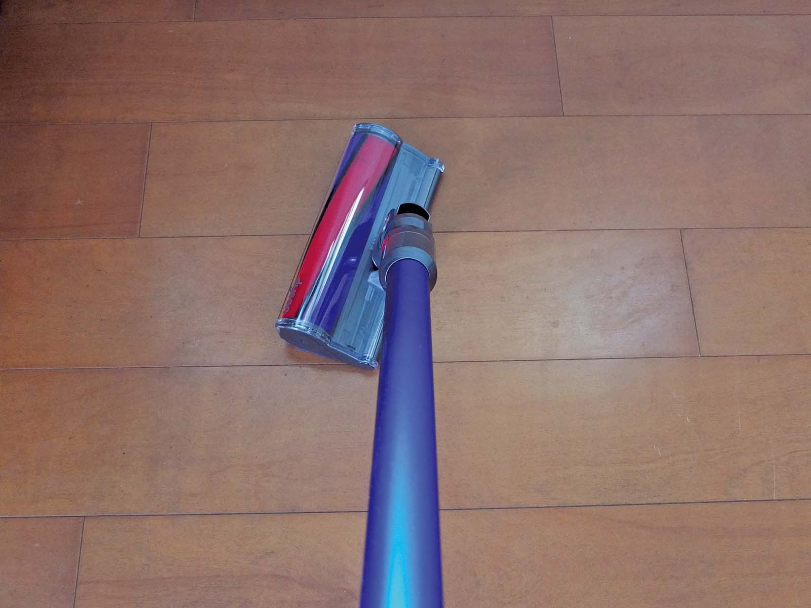 左右の首振りは左右とも75°近くまで曲がった。狙った場所にスムーズにヘッドを移動できるのも◎