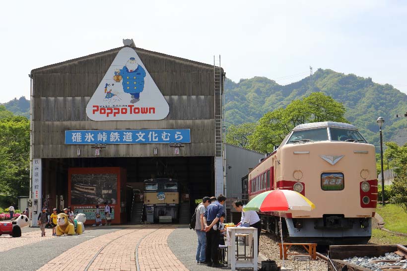 ↑元横川機関区を利用した碓氷峠鉄道文化むら。碓氷峠を走った特急あさまをはじめ、同区間の補助機関車として活躍したEF63形電気機関車などを保存展示している