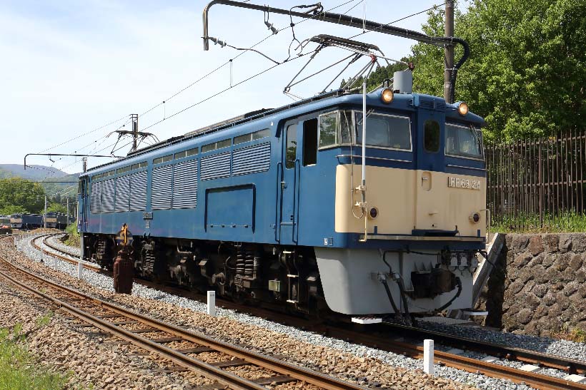 ↑元信越本線の線路を利用したEF63形電気機関車の運転体験。体験回数に合わせ機関士見習い→補助機関士→本務機関士→優秀機関士とステップアップできる