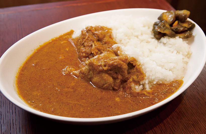 ↑ワンコインで楽しめる絶品カレー(490円)。半カレーにして、そばとセット注文する人も多い