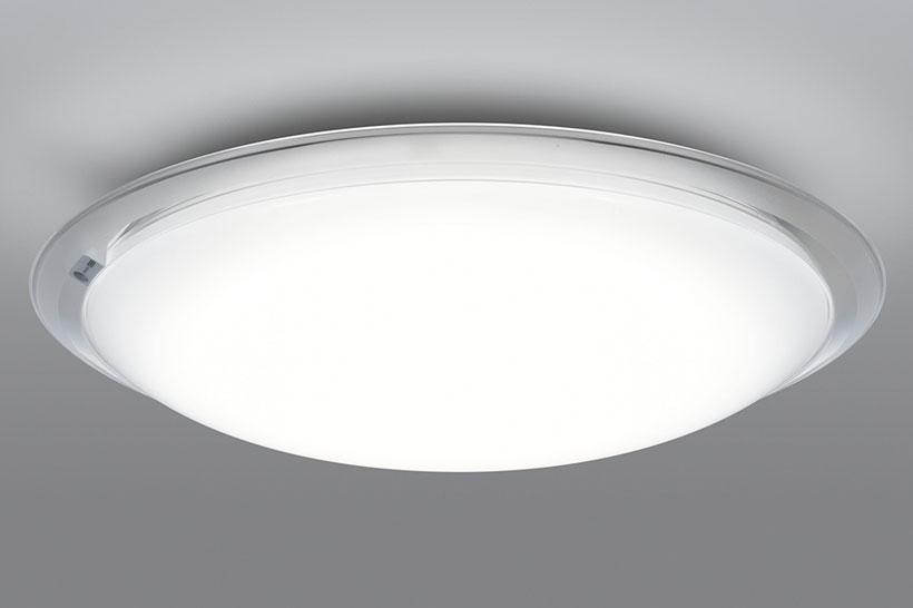 LEDのレンズは1種類とは限らない! 日立より透明・半透明・透明の3種を使い分けた高効率シーリングライト