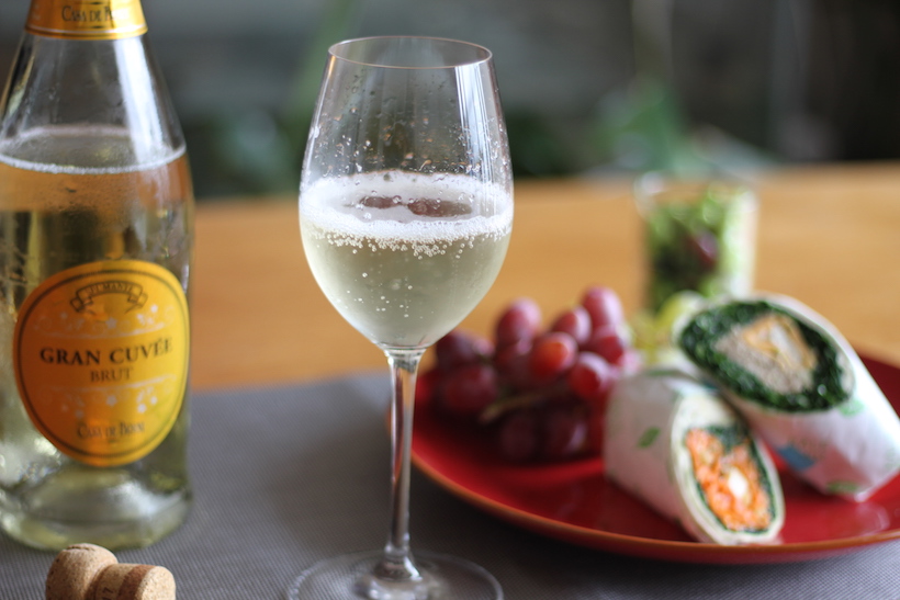 【カルディ】この本格「泡酒」が1000円以下!? 週末の食卓をステキに変える「スパークリングワイン」3選