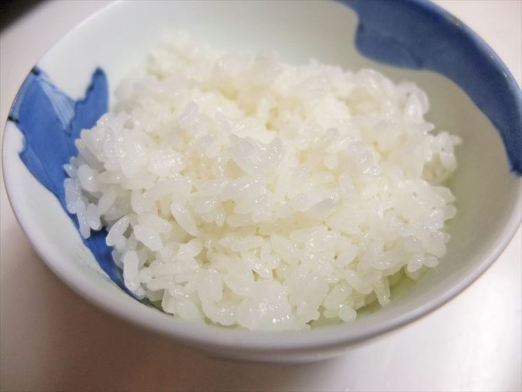 ↑おねばをまとってつやつやと輝く見た目ですが、食感はしゃっきり硬めです