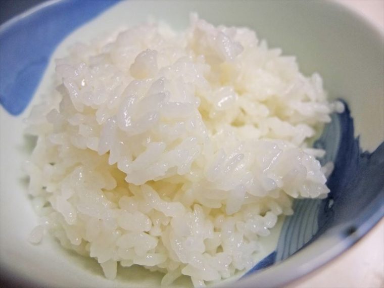 ↑米粒が水分を吸って、「ふつう」モード以上にパンパンに膨らんでいます。ごはんのつやもすごいです