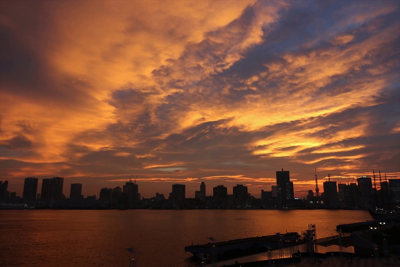 ↑朝夕の風景は明るさや空の色などが変化するが、タイムラプスで見るとその変化がより強調され、劇的なものに感じられる。2時間程度の撮影で十分変化が出る