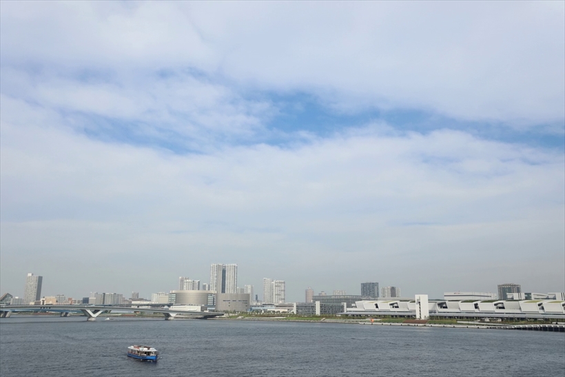 ↑雲の動きはゆっくりだが、タイムラプスにすることで、速く雲が流れて変化が大きく感じられる被写体だ。晴れている日なら、雲が発生する様子も見られる