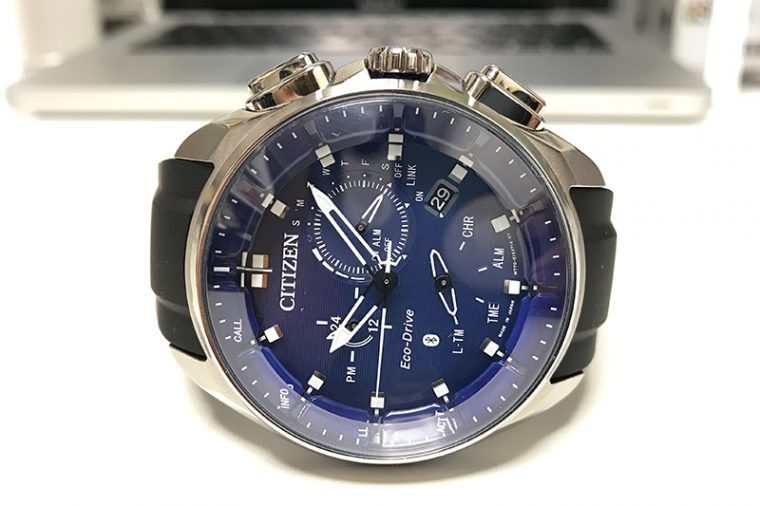 ↑今回お借りした時計。シチズン「エコ・ドライブ Bluetooth」8万1000円/Ref.BZ1020-22L/ステンレスケース/ラバーストラップ