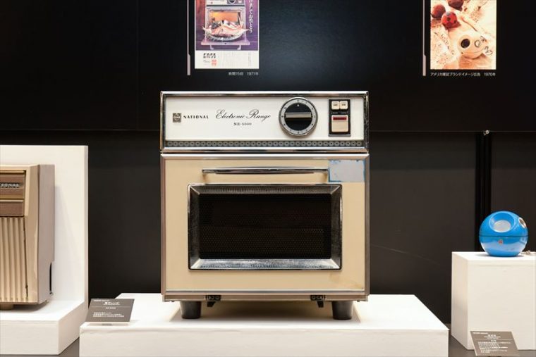 電子レンジ NE-5500（1969年[昭和44年]） 家庭用の電子レンジ。新型高性能マグネトロンの採用と量産効果で、10万円を切った商品。