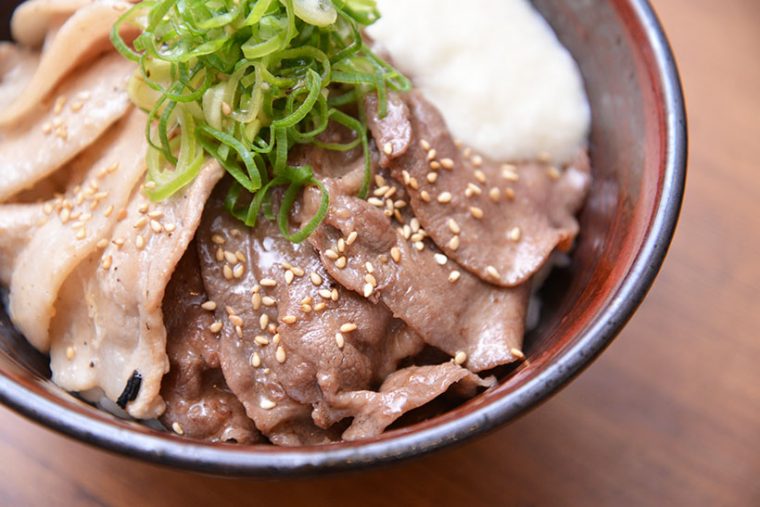 ↑食べやすく薄切りにカットされた牛タンは5枚!