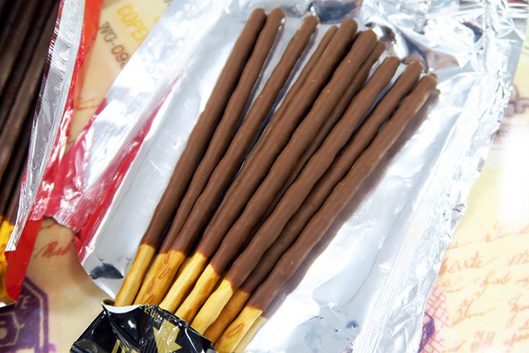↑ミルク分の多いポッキー<THE MILK>は、日本人好みのミルクビターな味わいを意識して作られているとのこと