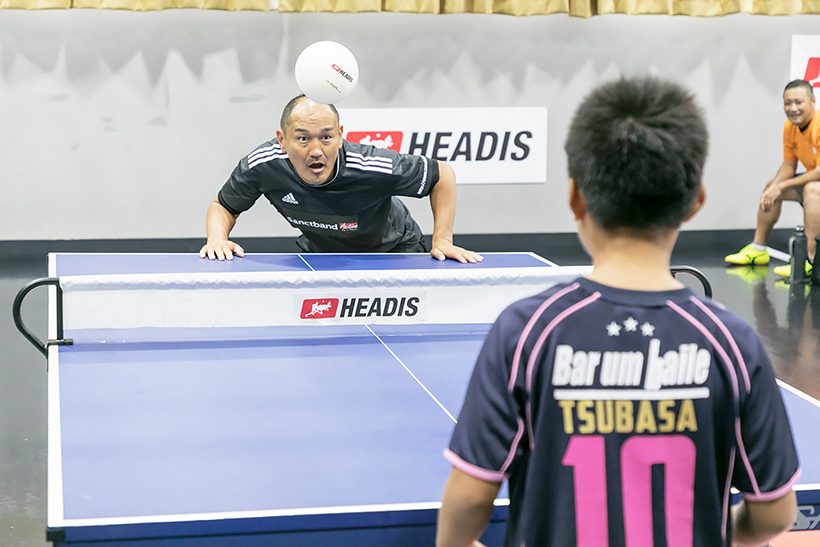 こんなに面白いとは! ヘディングで卓球をするニュースポーツ「ヘディス」がアツい