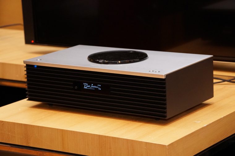 ↑テクニクスの高級一体型オーディオシステム“OTTAVAフォルテ”「SC-C70」