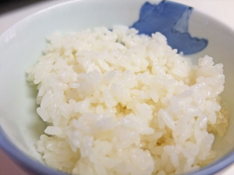 ↑ごはんは場所によって、乾き気味の部分が出てきています。色もやや黄色くなっていました