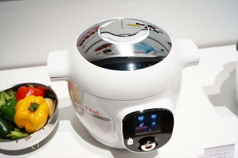 ↑未来型調理家電「クックフォーミー　エクスプレス」
