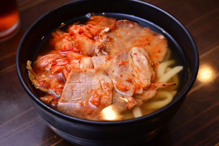 ↑キムチと豚肉で、ブタキムチうどん