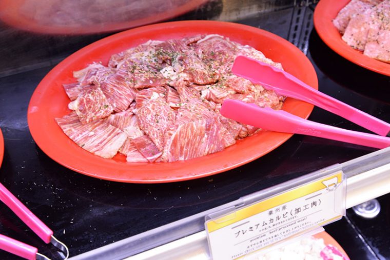 ↑ワンランク上の「プレミアムカルビ(※)」も食べ放題で