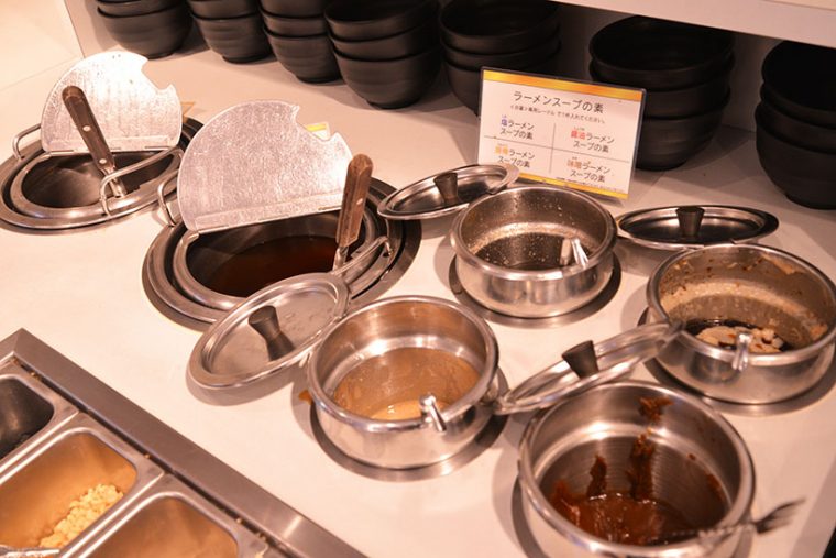 ↑ラーメンを好みの味で作ることもできます。お店によって異なりますが、醤油、味噌、塩、豚骨と種類も豊富