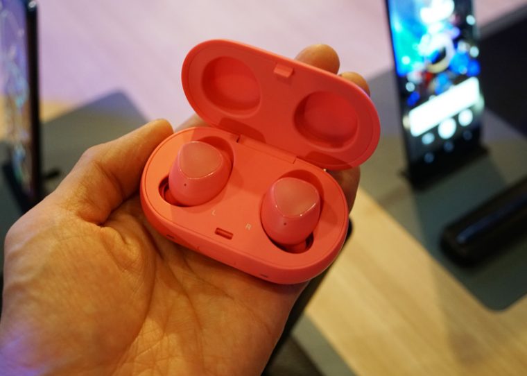 ↑サムスンの「Gear IconX 2018」