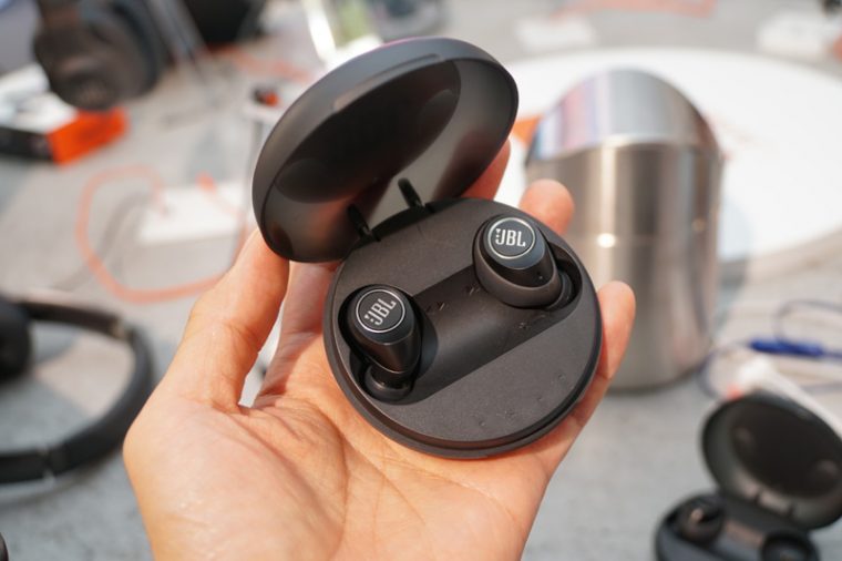 ↑JBLの初めての完全ワイヤレス「JBL FREE」