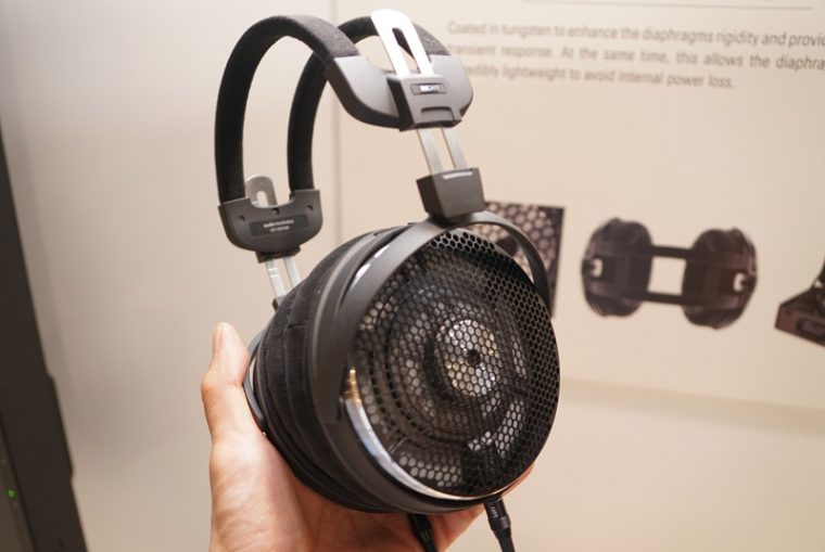 ↑オーディオテクニカの開放型フラグシップ「ATH-ADX5000」