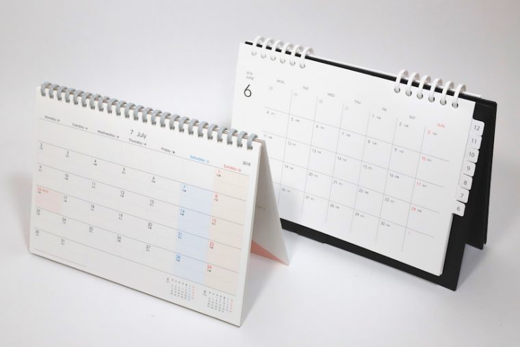 ↑卓上カレンダー兼手帳、というそっくりなコンセプトで作られた2冊