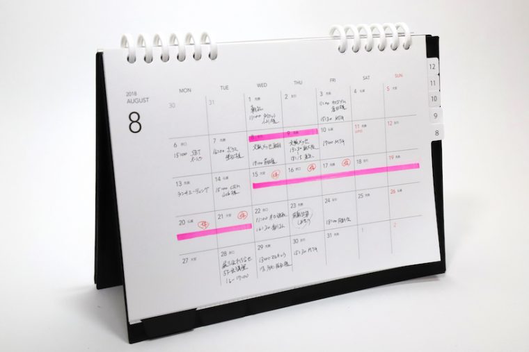 ↑ソムリエールこだわりのカレンダー用紙は、万年筆で書いても裏抜けせず、フリクションを消す際の摩擦でも波打たない頑丈さがうれしい