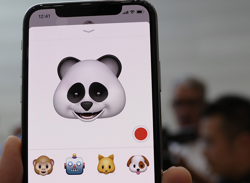 ↑Animojiの例。実は筆者が画面に向かってスマイルを作っており、その表情が反映されている