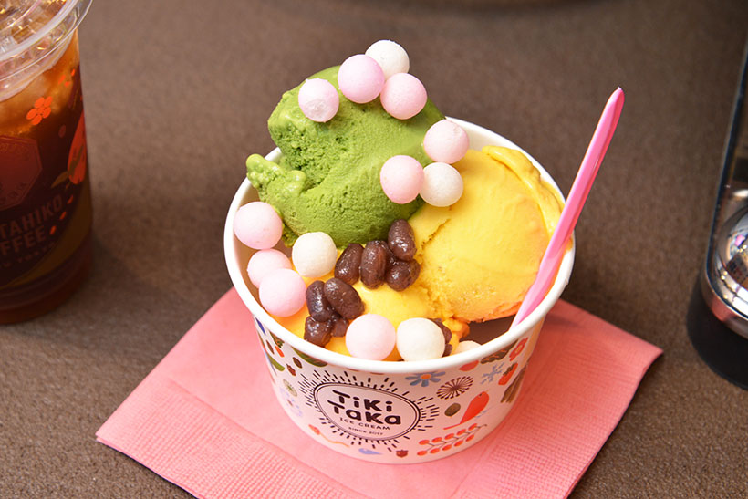 ↑筆者は、ごきげん抹茶+マンゴーバナナ+そのまんまかぼちゃのアイスに、おいりとかのこ豆のトッピングをチョイス