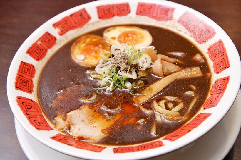 ↑富山ブラックラーメン(699円)