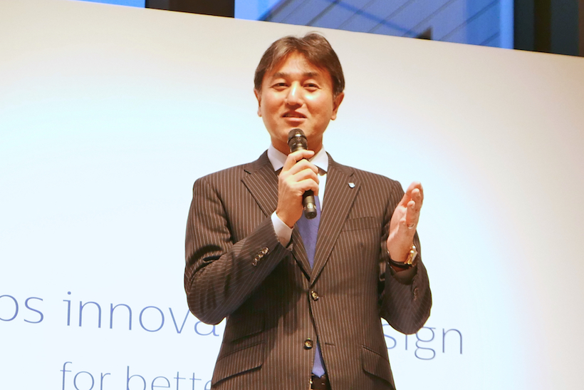 ↑フィリップス エレクトロニクス ジャパンCEOの堤浩幸氏。2018年以降のフィリップスは、シェーバーや歯ブラシ、調理家電など、従来のモノを中心に供給するスタイルから転じて、予防からケアに至るまでトータルでのサービスを提供するヘルスケア事業を推進していくと語った