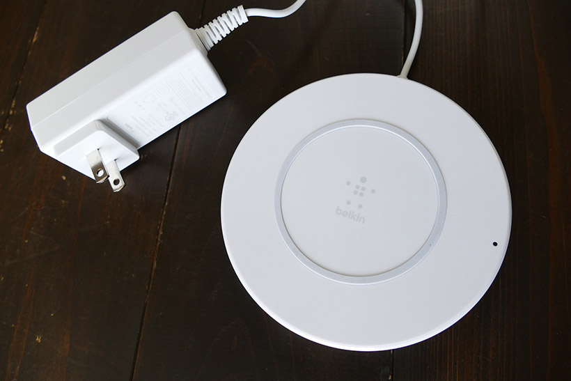 ↑Belkinの「Boost↑Up Wireless Charging Pad」(9月15日発売予定)は最大7.5Wの充電が可能。厚さ3mmまでのケースを装着したまま利用できる